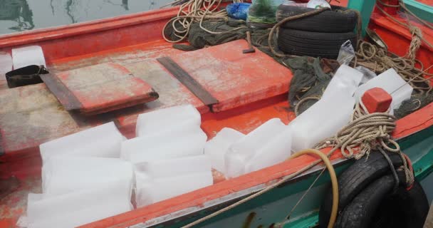 Блоки Льоду Палубі Рибальського Човна — стокове відео