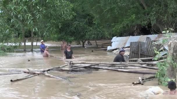 Kampong Cham Kambodscha 2013 Altes Bambushaus Stürzte Durch Den Nahrungsfluss — Stockvideo