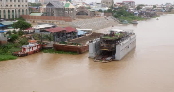 Vessel Set Floating Dry Dock River Bank Phnom Penh Capital — Stock Video