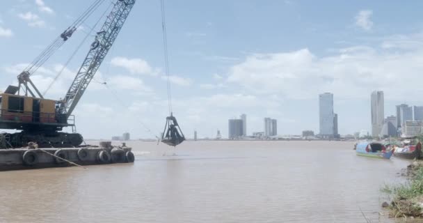 Emmerbaggerwerk Een Schip Verwijdert Sediment Uit Een Deel Van Een — Stockvideo