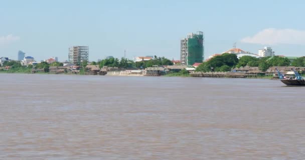 Balsa Navegando Rio Mekong Transportando Moradores Locais Phnom Penh Como — Vídeo de Stock