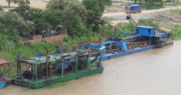 Phnom Penh Kambodja 2023 Muddring Pumputrustning Används För Att Pumpa — Stockvideo