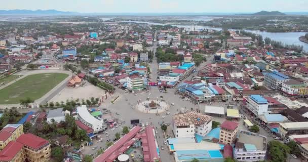 Høyvinkel Drone Skudd Svever Durian Rundkjøringen Kampot – stockvideo