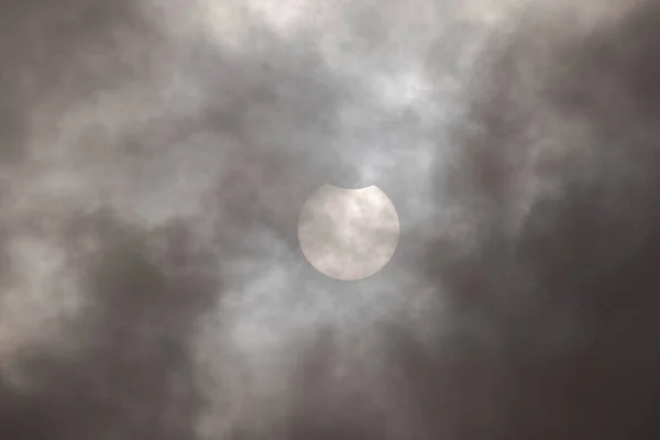 Éclipse Solaire Par Temps Nuageux Ciel Nuageux Soleil Peut Être — Photo