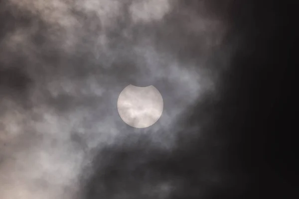 Éclipse Solaire Par Temps Nuageux Ciel Nuageux Soleil Peut Être — Photo