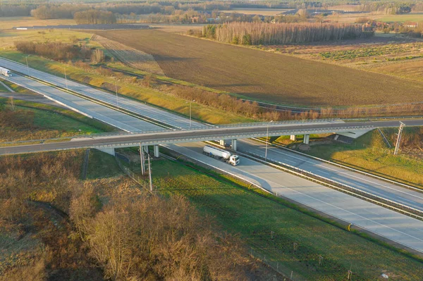 Betonnen Weg Snelweg Met Twee Rijbanen Kunt Auto Zien Rijden — Stockfoto