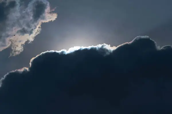 Nuage Sombre Sombre Sinistre Obscurcissant Partiellement Ciel Bord Nuage Est — Photo