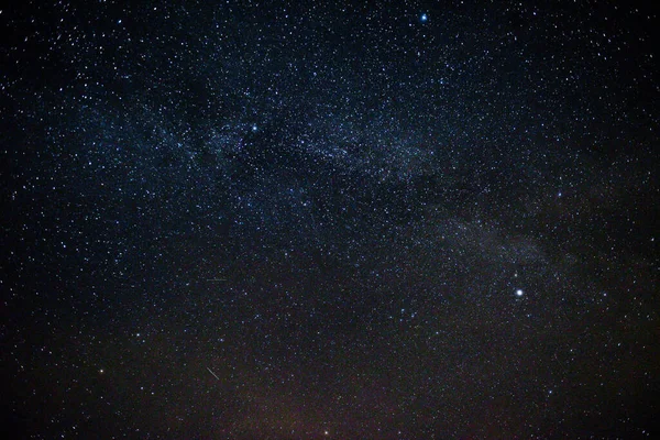 Noc Bezchmurne Niebo Jasne Punkty Lśniących Planet Gwiazd Galaktyk Widoczne — Zdjęcie stockowe