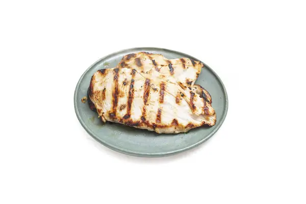 Grilled Kip Borst Portie Een Keramische Plaat Geïsoleerd Witte Achtergrond Stockafbeelding