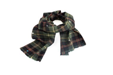 Soğuk hava ve yan görüş için yumuşak yakalı atkı şık bir aksesuar.  