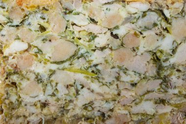 Yeşil otlarla pişirilmiş tavuk etlerinin dokusunu kapat, boşluğu kopyala  