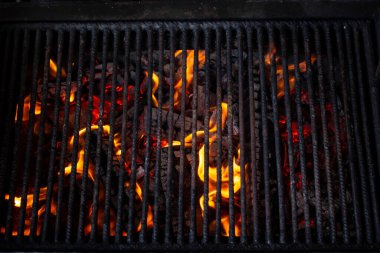 Turuncu alevli boş ızgara, soyut perspektif barbekü arkaplanı