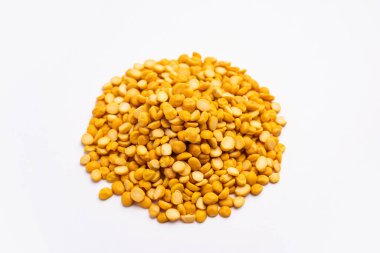 Split Nohut ayrıca Chana Dal, Sarı Chana Bezelye, Kurutulmuş Nohut Mercimek olarak da bilinir.