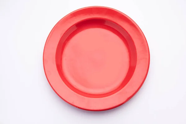 Placa Cerâmica Vermelha Vazia Isolada Sobre Fundo Branco — Fotografia de Stock