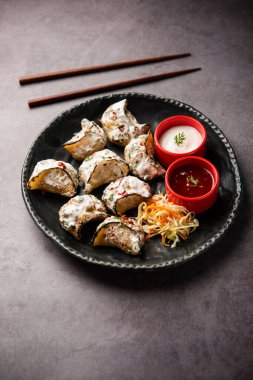 Kırmızı ve krema soslu sebzeli ya da sebzesiz, soslu Tandır momo. Nepal ve Tibet tarifi