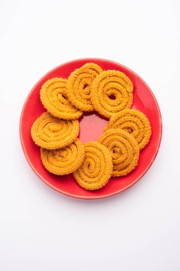 Chakli Hindistan 'dan gelen lezzetli bir atıştırmalıktır. Dikenli yüzeyi olan spiral şeklinde bir atıştırmalık.