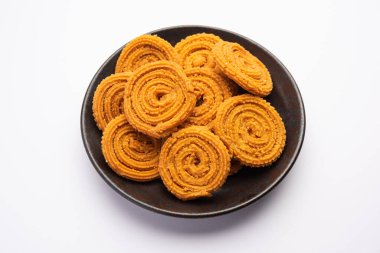 Chakli Hindistan 'dan gelen lezzetli bir atıştırmalıktır. Dikenli yüzeyi olan spiral şeklinde bir atıştırmalık.