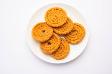 Chakli Hindistan 'dan gelen lezzetli bir atıştırmalıktır. Dikenli yüzeyi olan spiral şeklinde bir atıştırmalık.