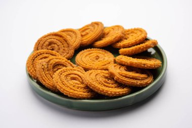 Chakli Hindistan 'dan gelen lezzetli bir atıştırmalıktır. Dikenli yüzeyi olan spiral şeklinde bir atıştırmalık.