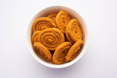 Chakli Hindistan 'dan gelen lezzetli bir atıştırmalıktır. Dikenli yüzeyi olan spiral şeklinde bir atıştırmalık.