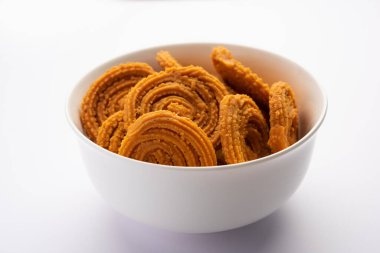 Chakli Hindistan 'dan gelen lezzetli bir atıştırmalıktır. Dikenli yüzeyi olan spiral şeklinde bir atıştırmalık.