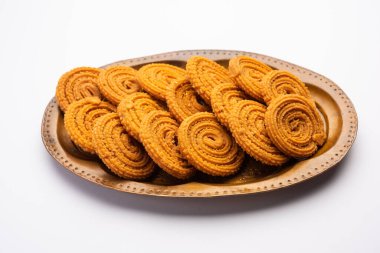 Chakli Hindistan 'dan gelen lezzetli bir atıştırmalıktır. Dikenli yüzeyi olan spiral şeklinde bir atıştırmalık.