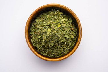 Kasuri Methi veya Kasoori Methi veya Trigonella Foenum Graecum olarak da bilinen kurutulmuş çemen yaprağı.