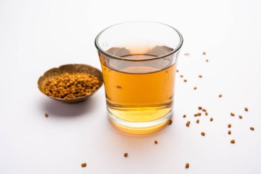 Fenugreek Tohumları veya Methi Dana bir gecede suya batırarak içiyorlar. Hint Sağlık Toniği