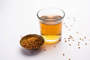 Fenugreek Tohumları veya Methi Dana bir gecede suya batırarak içiyorlar. Hint Sağlık Toniği
