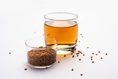 Fenugreek Tohumları veya Methi Dana bir gecede suya batırarak içiyorlar. Hint Sağlık Toniği