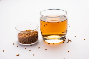 Fenugreek Tohumları veya Methi Dana bir gecede suya batırarak içiyorlar. Hint Sağlık Toniği