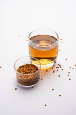 Fenugreek Tohumları veya Methi Dana bir gecede suya batırarak içiyorlar. Hint Sağlık Toniği