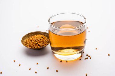 Fenugreek Tohumları veya Methi Dana bir gecede suya batırarak içiyorlar. Hint Sağlık Toniği
