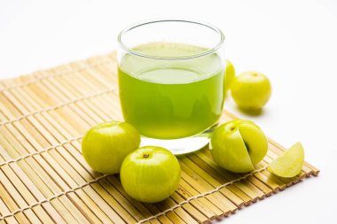 Taze Bektaşi üzümü veya Amla Suyu veya Phyllanthus emblica veya avla suyu