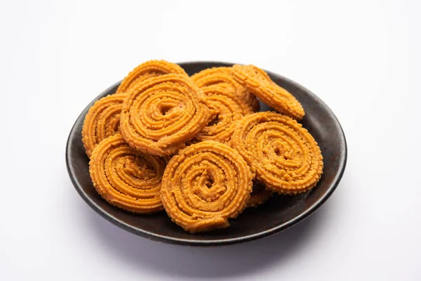 チャクリはインドのおいしいお菓子です スパイクした表面をした螺旋状のお菓子です — ストック写真