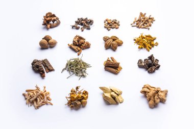 Beyaz arkaplan üzerinde Ayurvedic ilaç grubu
