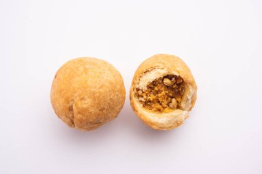 Kuru Kachori, Kachauri, Kachodi ve Katchuri olarak da adlandırılan içi doldurulmuş kuru bir meyve topudur.