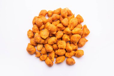 Masala Peanuts, nohut ve Hint aperatifi ile kaplanmış baharatlı ve çıtır çıtır atıştırmalıktır.