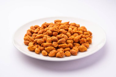 Masala Peanuts, nohut ve Hint aperatifi ile kaplanmış baharatlı ve çıtır çıtır atıştırmalıktır.
