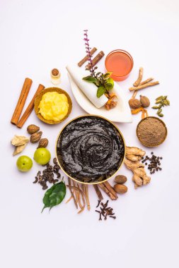 Chyavanprash veya chyawanprash, Hindistan 'da yaygın bir beslenme takviyesi olarak tüketilir.
