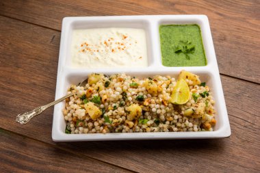 Geçmişte Khichadi - Sagopa Kajmer tohumları ile yapılan Maharashtra otantik bir yemek lor ile görev yaptı.