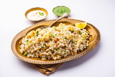 Geçmişte Khichadi - Sagopa Kajmer tohumları ile yapılan Maharashtra otantik bir yemek lor ile görev yaptı.