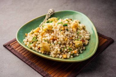 Geçmişte Khichadi - Sagopa Kajmer tohumları ile yapılan Maharashtra otantik bir yemek lor ile görev yaptı.