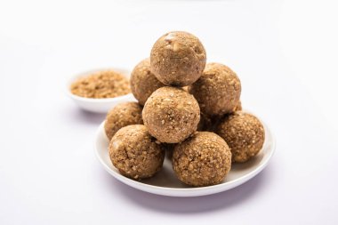 Til Gul laddoo, Susam jaggery Ball, Ta ki ke laddo ya da tilgul Hindistan 'da Makar Sankranti Festivali için
