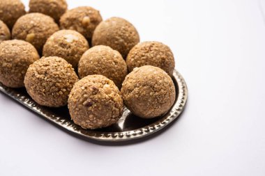 Til Gul laddoo, Susam jaggery Ball, Ta ki ke laddo ya da tilgul Hindistan 'da Makar Sankranti Festivali için