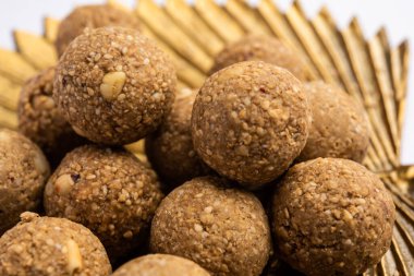 Til Gul laddoo, Susam jaggery Ball, Ta ki ke laddo ya da tilgul Hindistan 'da Makar Sankranti Festivali için