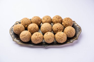 Til Gul laddoo, Susam jaggery Ball, Ta ki ke laddo ya da tilgul Hindistan 'da Makar Sankranti Festivali için