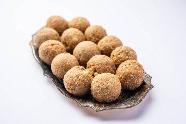 Til Gul laddoo, Susam jaggery Ball, Ta ki ke laddo ya da tilgul Hindistan 'da Makar Sankranti Festivali için
