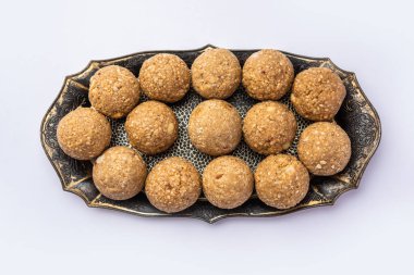 Til Gul laddoo, Susam jaggery Ball, Ta ki ke laddo ya da tilgul Hindistan 'da Makar Sankranti Festivali için