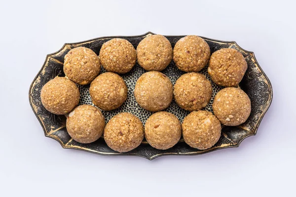 stock image Til Gul laddoo, Sesame jaggery ball, til ke laddo or tilgul for Makar Sankranti Festival in India